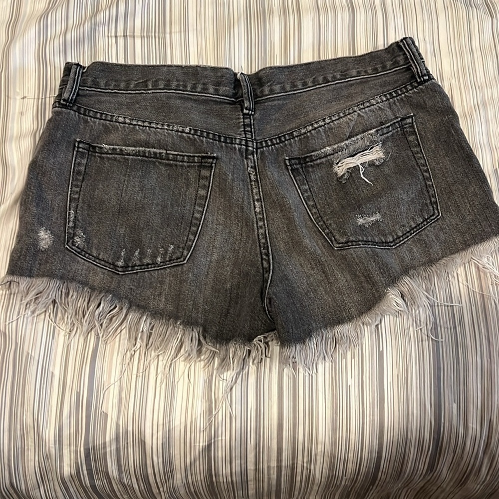 Free People Gray Distressed Jean Shorts Size 28 - Picture 3 of 3